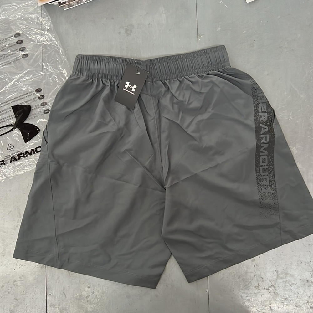 NWT Under Armour pitch gray/black woven graphic short, men’s M - Picture 2 of 8